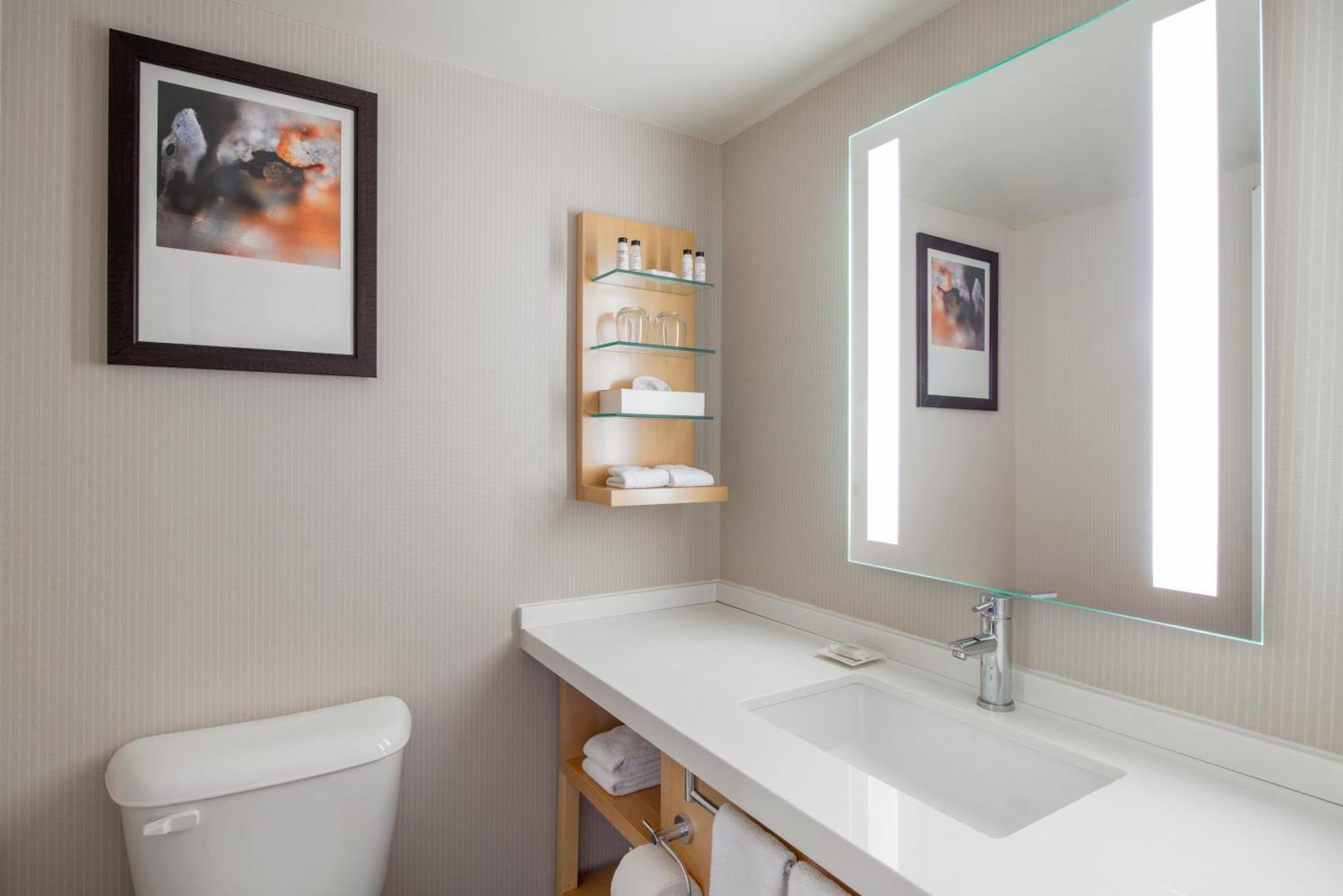 Delta Hotels By Marriott Regina Bagian luar foto