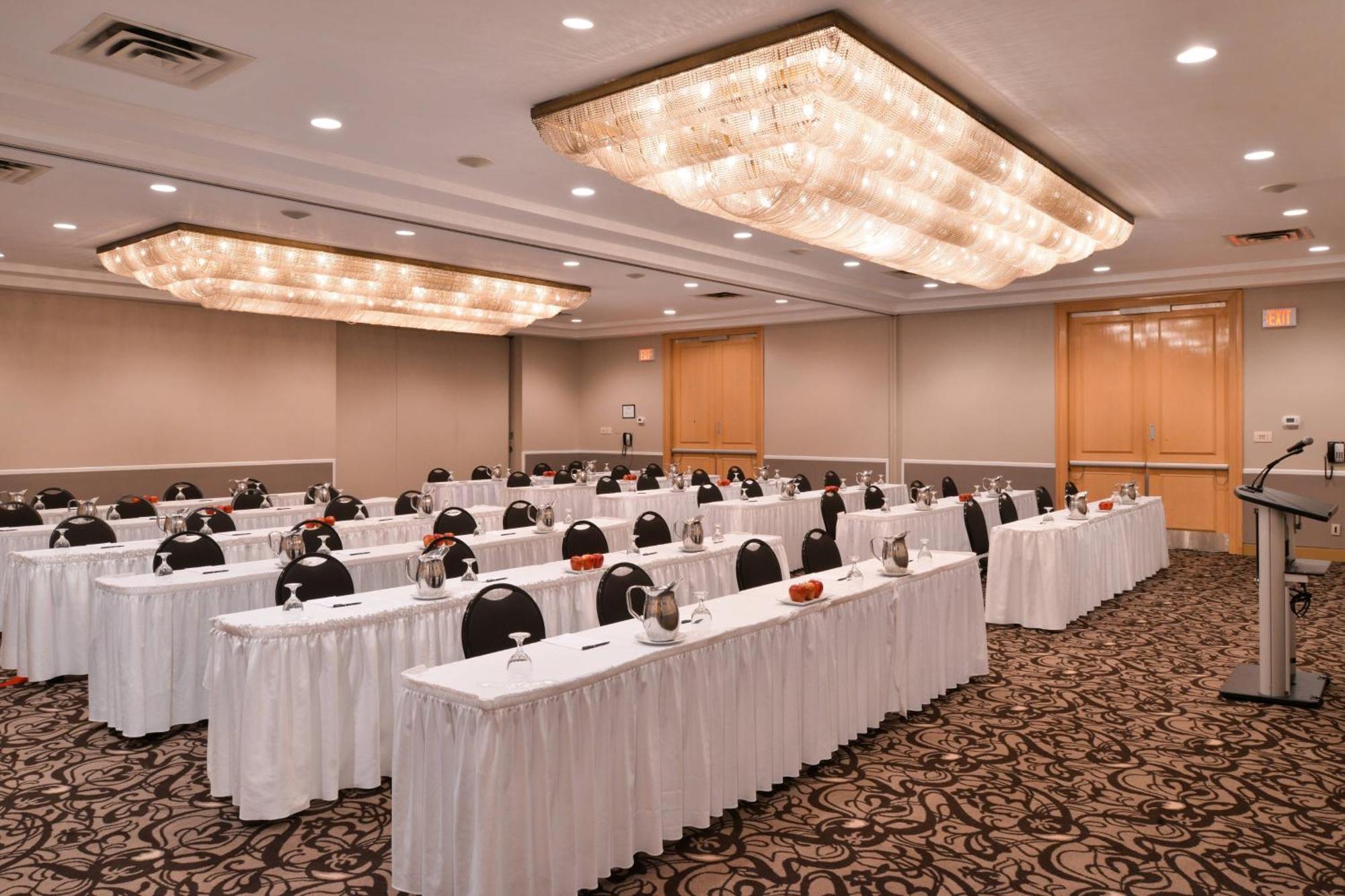 Delta Hotels By Marriott Regina Bagian luar foto