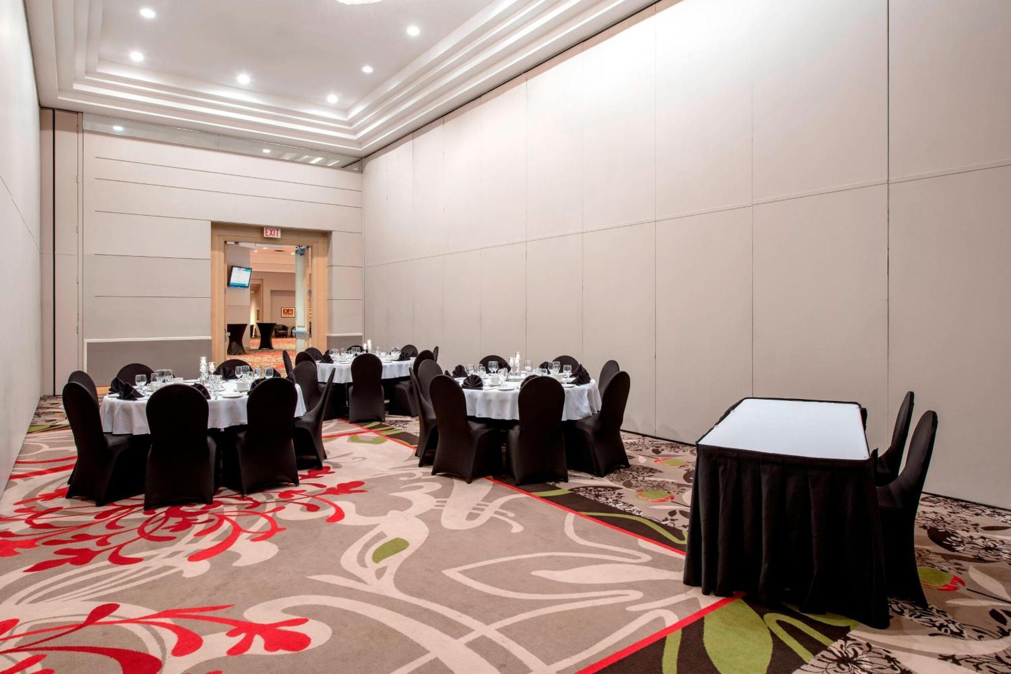 Delta Hotels By Marriott Regina Bagian luar foto