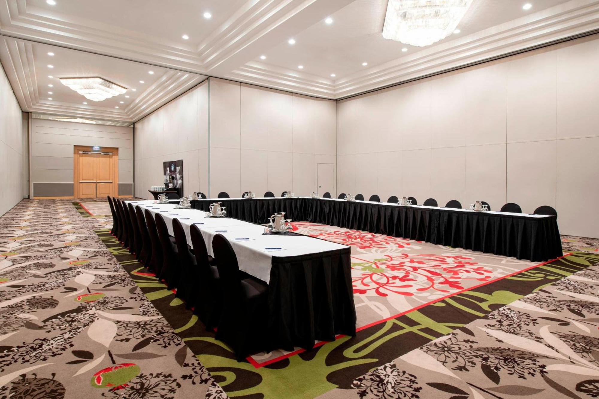 Delta Hotels By Marriott Regina Bagian luar foto