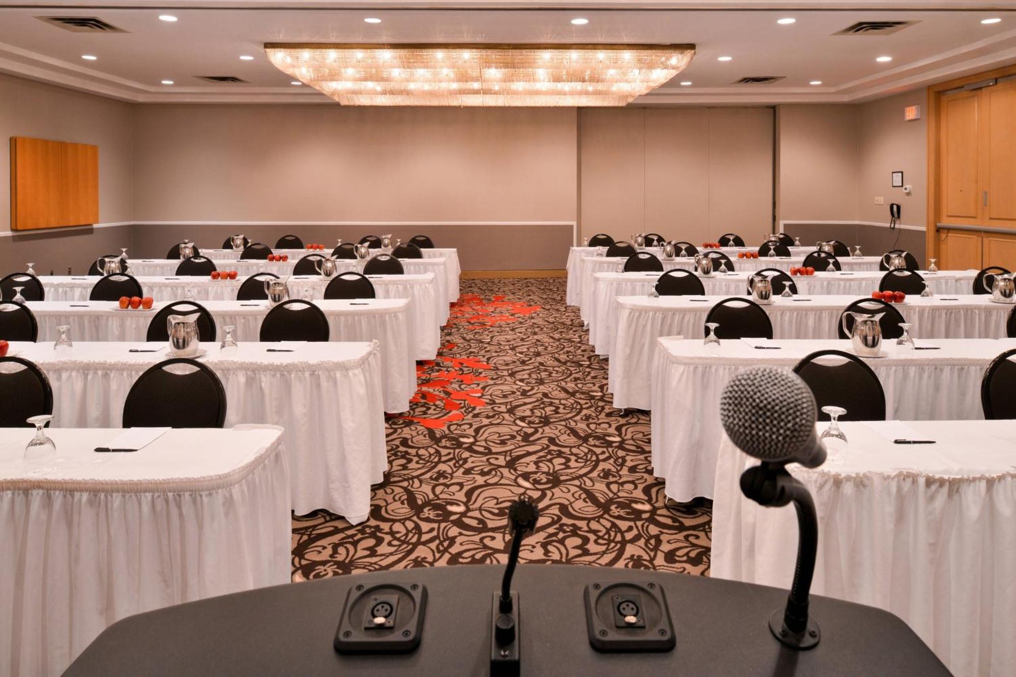 Delta Hotels By Marriott Regina Bagian luar foto